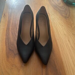 Black Naturalizer shoes size 6